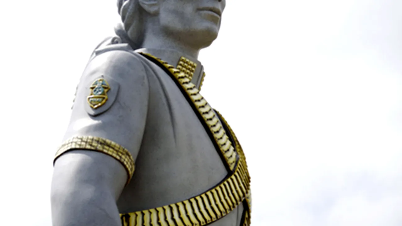 O statuie uriaşă a lui Michael Jackson, ridicată în apropiere de Zurich