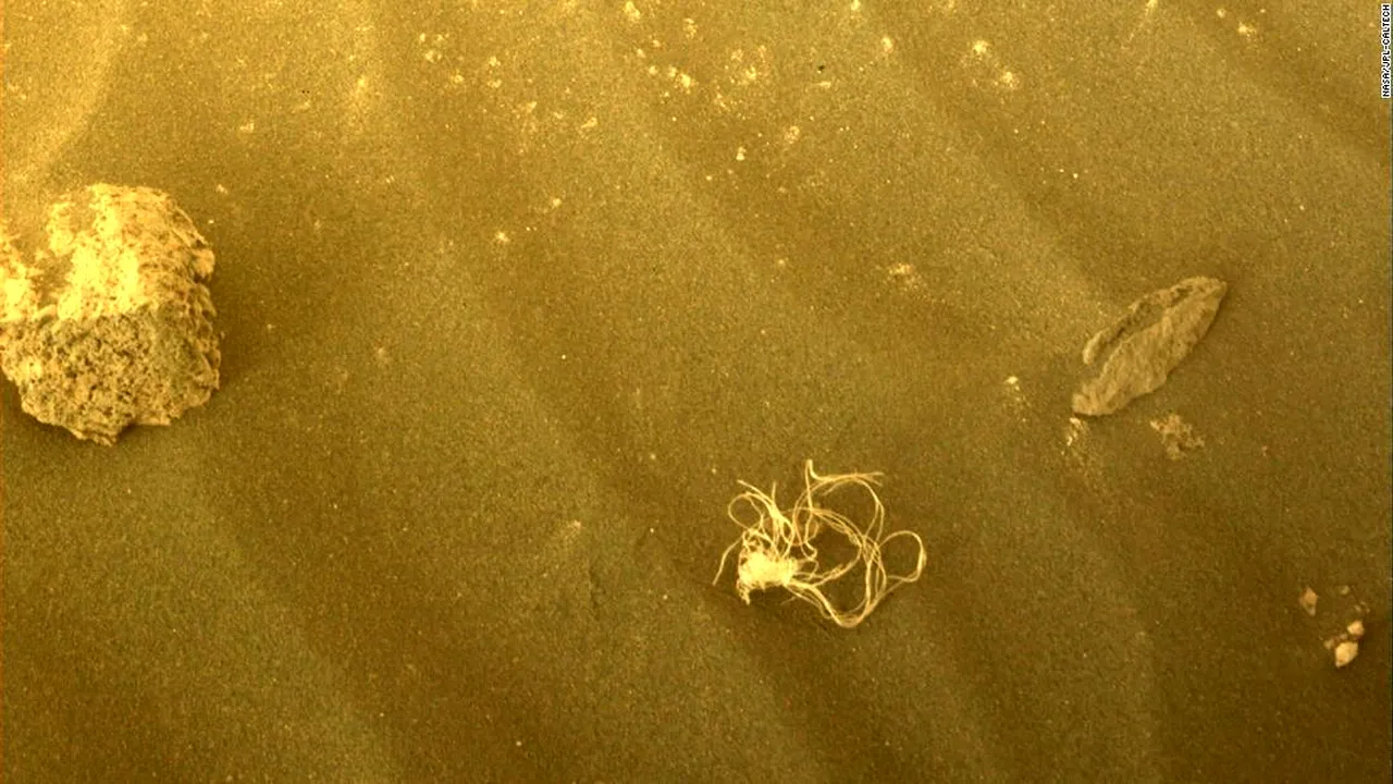 Un obiect misterios a fost descoperit de roverul Perseverance pe Marte