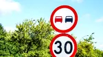 Limitarea vitezei la 30 km/h în orașe salvează vieți. Date din 38 de orașe europene