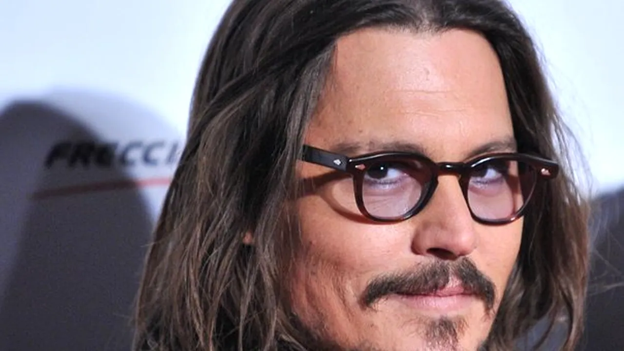 Scandalul de violenţă domestică în care e implicat Johnny Depp: Cum reacţionează Vanessa Paradis, Mickey Rourke şi prima soţie a actorului la acuzaţiile aduse de Amber Heard