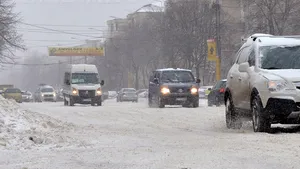 Amenzi în Mehedinţi, Dolj şi Tulcea, pentru neintervenţia cu utilaje pe drumurile cu zăpadă şi polei