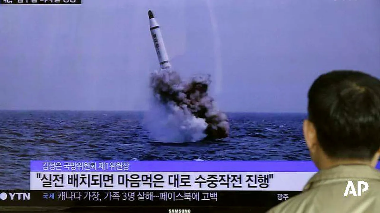 Coreea de Nord a lansat o rachetă balistică spre Japonia de pe un submarin