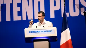 Premierul Franței a demisionat după o lună! Criză majoră în Franța. Opoziția îi cere lui Macron să dizolve Parlamentul