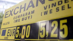 ECONOMIC Curs valutar BNR, 31 decembrie 2025: euro urcă ușor, dolarul se întărește; lira și aurul scad