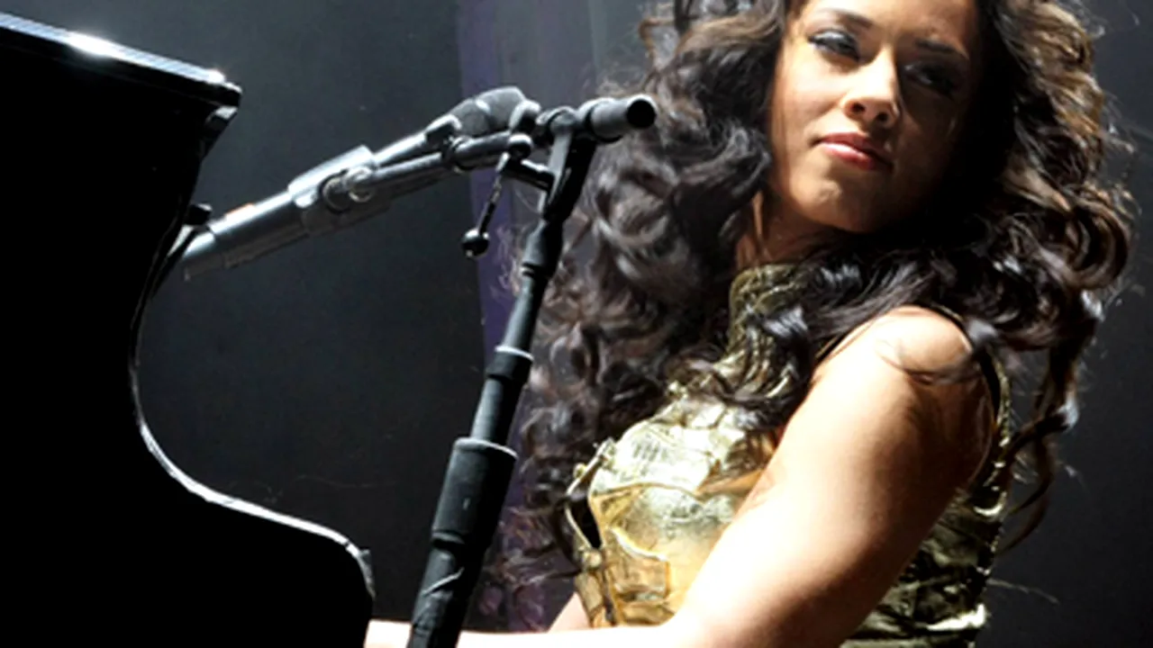 Alicia Keys conduce în topul nominalizărilor pentru American Music Awards (Video)