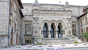 Galaţi: Profesor universitar, filmat în timp ce primea bani pentru o lucrare de licenţă