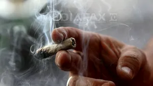 Gardienii britanici se plâng că se droghează involuntar, de la fumul din ţigările deţinuţilor