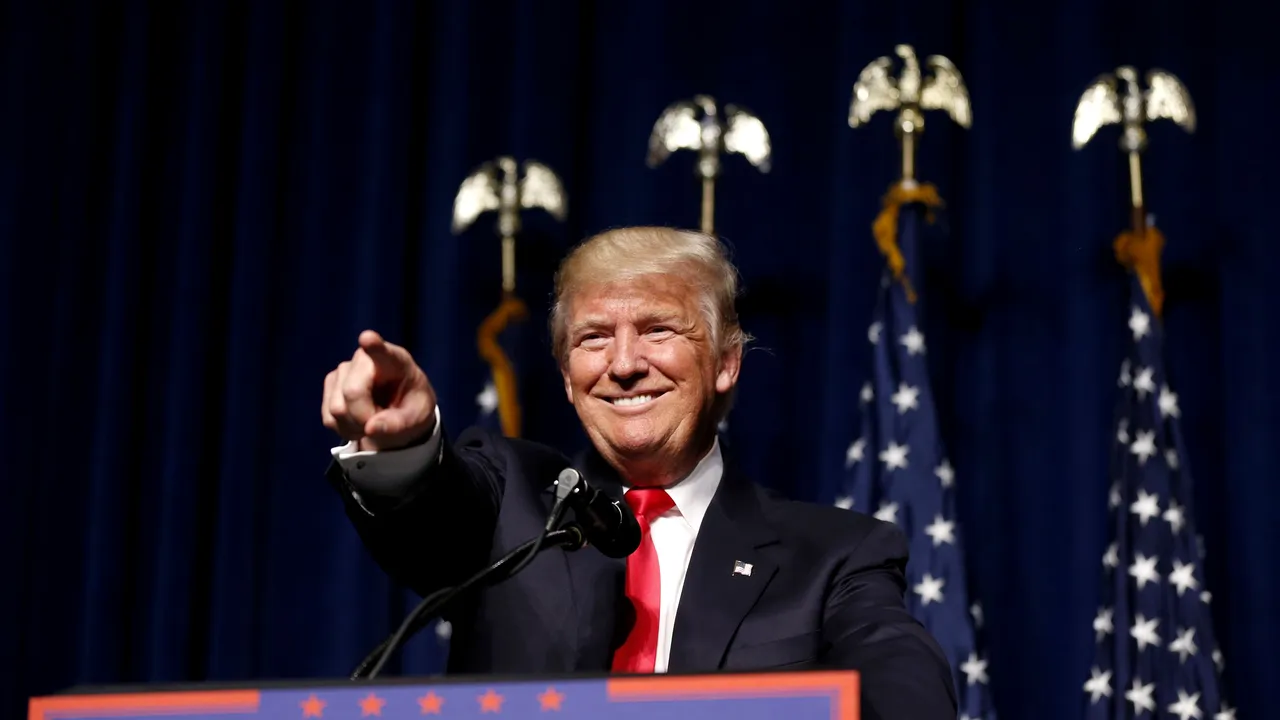 Donald Trump a ţinut discursul de ÎNVINGĂTOR. A promis unificarea Statelor Unite, mulţumindu-i lui Hillary Clinton