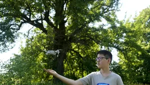 Andriy, 15 ani, a oprit tancurile ruseşti cu drona lui minusculă