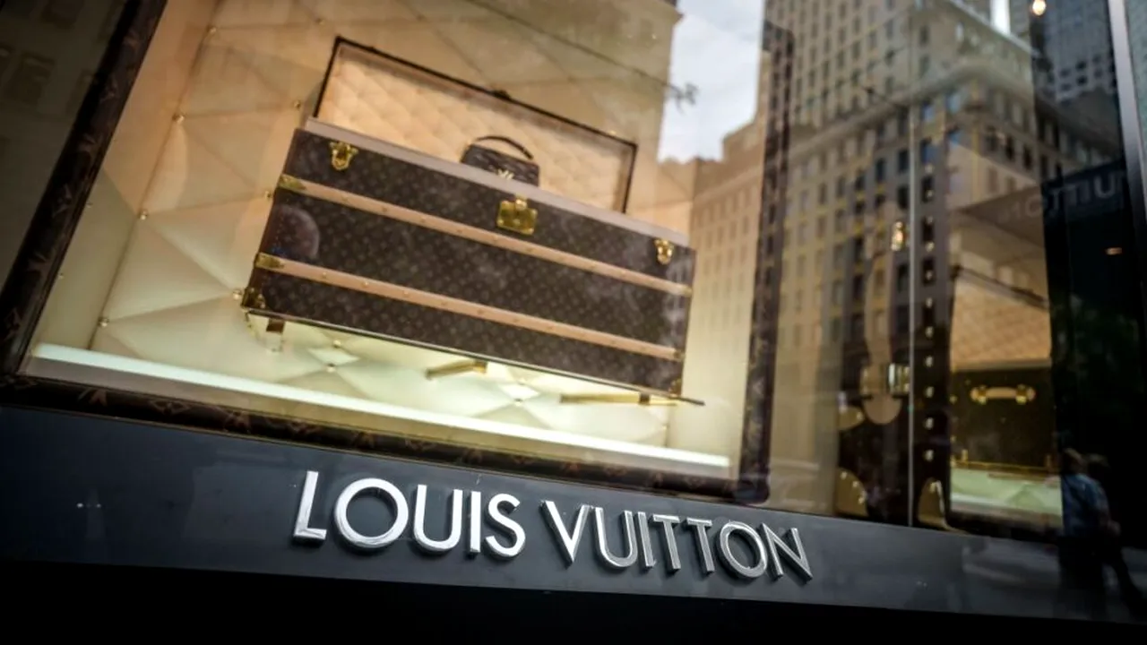 De ce au încetat ultra-bogații să mai cumpere bunuri de lux și pe ce își cheltuie acum banii