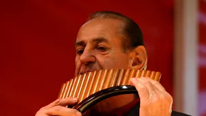 Gheorghe Zamfir, internat în spital în urma unui accident de maşină (Video)