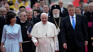 VIDEO Papa Francisc a salutat garda de onoare în limba română