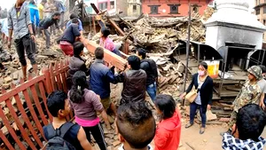 NOU CUTREMUR  în Nepal: Seismul a avut magnitudinea de 7,3. Cel puţin 43 de oameni au murit - VIDEO