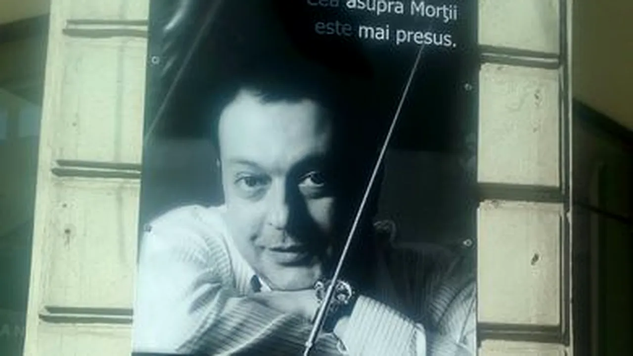 Actorii Ion Caramitru, Marian Râlea, Emilia Popescu, Oana Pellea, printre cei veniţi să îi aducă un ultim omagiu lui Ducu Darie, la Bulandra/ FOTO