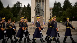MApN: Ceremonie militară de Ziua Independenței la Monumentul Eroilor Patriei