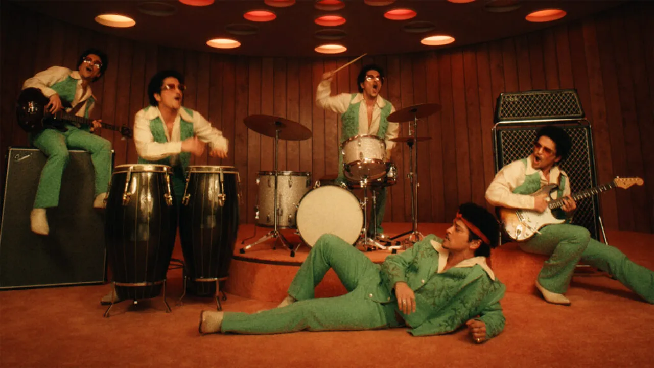 Bruno Mars lansează single-ul „I Just Might”, primul de pe al patrulea său album, „The Romantic”