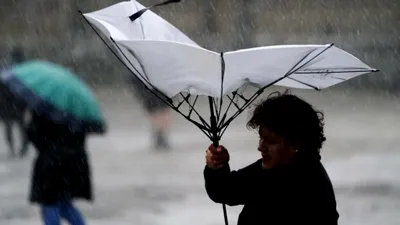 METEO ANM: Cod galben de vânt puternic în Dobrogea, estul Munteniei și sudul Moldovei / În București se anunță temperaturi în scădere și intensificări ale vântului