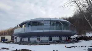 Primul autogrill din România se va deschide, în aprilie, pe DN 1. Seamănă cu un OZN