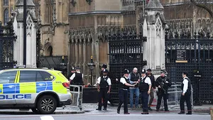 ATACUL din Londra. Khalid Masood este criminalul de la Westminster. Bilanţul atacului terorist a ajuns la cinci morţi