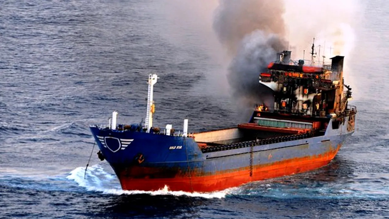 Incendiu la bordul unei nave ce transportă echipamente militare, în Marea Nordului