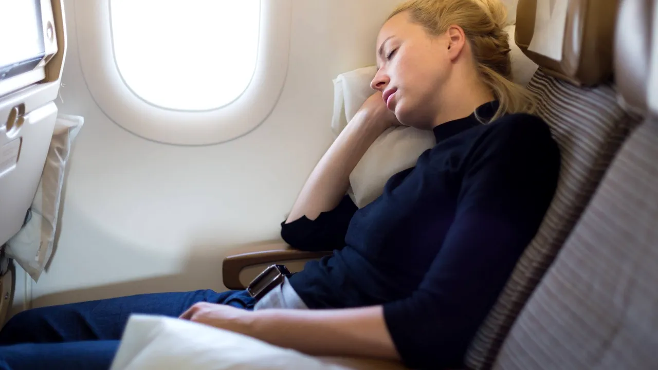 Bărbat reţinut după ce a pipăit o femeie în avion: „Preşedintele Trump a spus că este în regulă să apuci femeile de zonele lor intime”