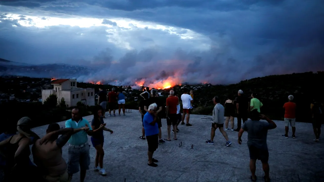 INCENDII devastatoare în Grecia. Bilanţ în creştere: Cel puţin 74 de morţi şi peste 550 de răniţi în zona litoralului/ 