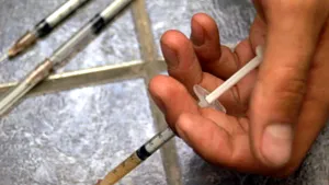 Patru tineri, ridicaţi de jandarmi din subsolul Spitalului Caritas
