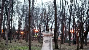 Şefii Poliţiei Locale din Iaşi, demişi de primarul Nichita după furtul unor busturi din Parcul Copou