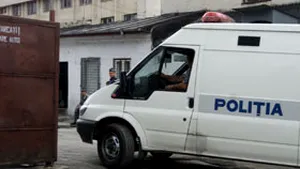 Bărbatul care a împuşcat un poliţist de la Secţia 19 Poliţie a fost prins