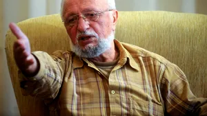 Timişoara: Un fost regizor aflat în greva foamei are interdicţie să protesteze în faţa Teatrului