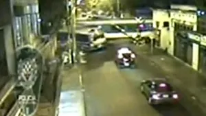 Accident între un autobuz şi două trenuri în Argentina: 11 morţi şi 212 răniţi. VEZI IMAGINILE ACCIDENTULUI