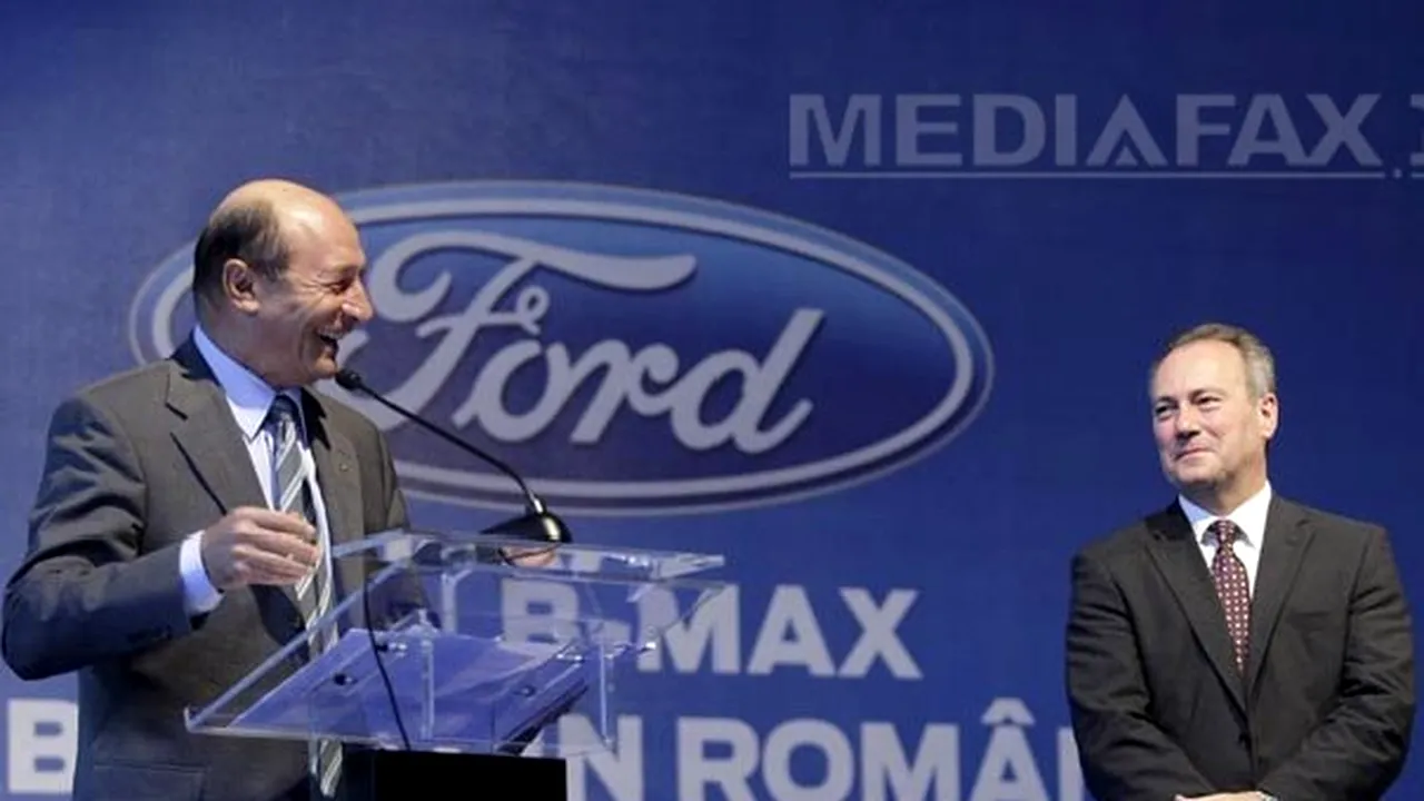Preşedintele Băsescu a cumpărat primul model Ford B-MAX lansat luni la Craiova - FOTO