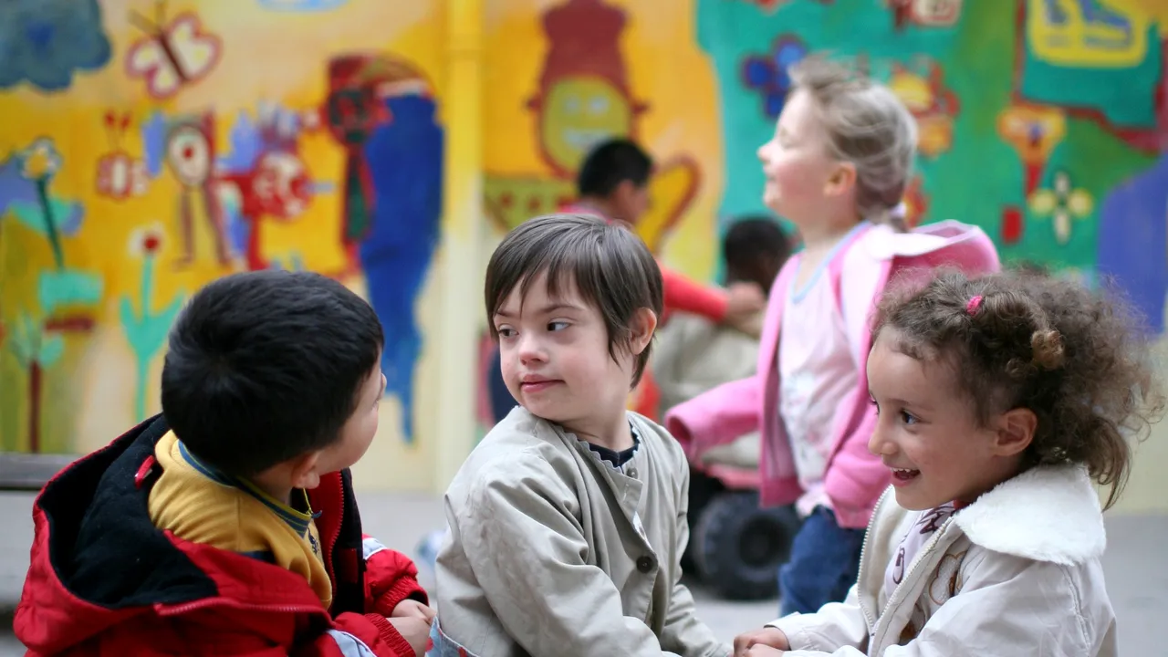 Cum se adaptează copiii cu dizabilităţi la şcoala online. „E foarte greu să îi readuci în rutină”