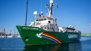 Arctic Sunrise, nava devenită simbol al protejării oceanelor, revine în România. Ce vor putea vedea vizitatorii la bord