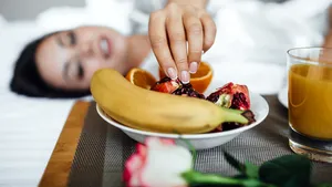 Mici schimbări cu un impact mare: Un cardiolog recomandă trei fructe pentru seară