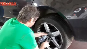 Cauciucurile de iarnă sunt schimbate vara din cauza coronavirusului / În luna martie, atelierele auto au avut activitatea redusă cu 80%