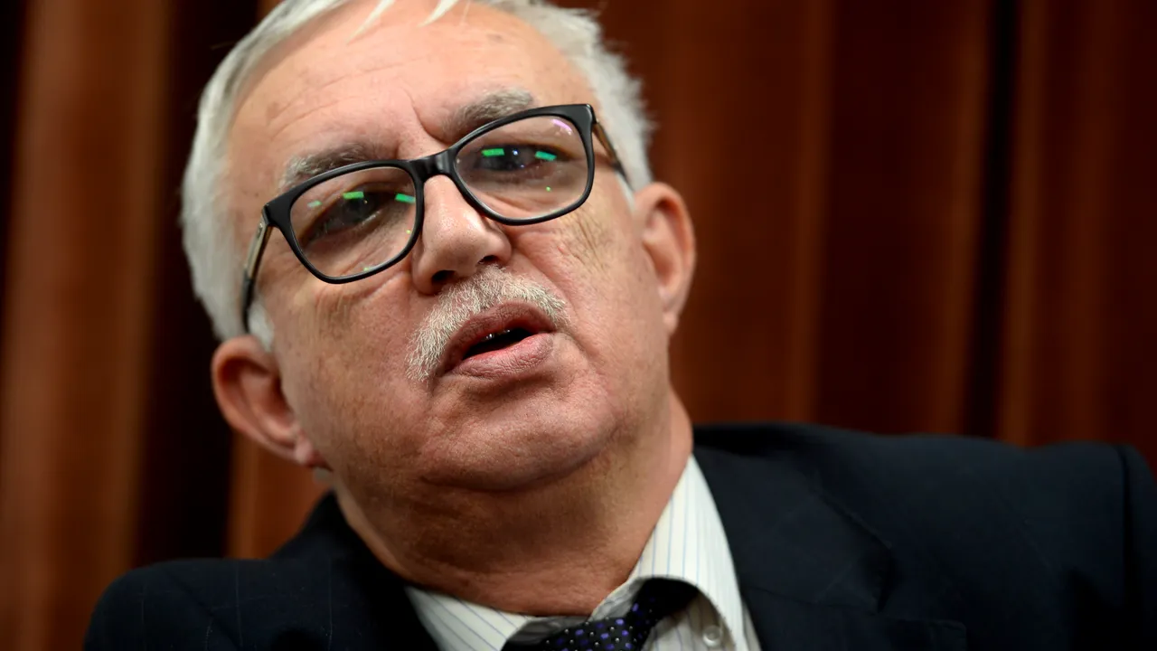 Augustin Zegrean, fostul preşedinte al Curţii Constituţionale, a salvat un tânăr care a căzut într-o groapă adâncă de patru metri
