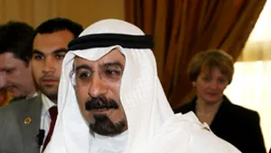 Emirul Kuwaitului dizolvă Parlamentul şi convoacă alegeri anticipate