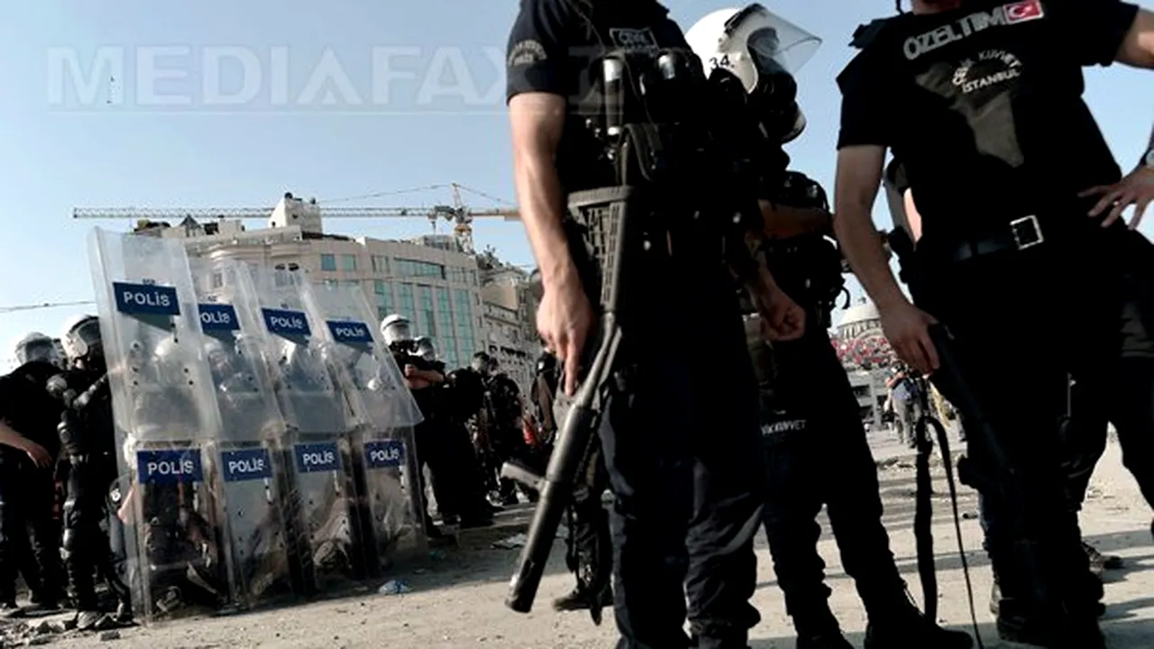 Poliţia turcă blochează accesul manifestanţilor în piaţa Taksim din Istanbul