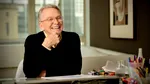 A murit Bob Mackie, creatorul ținutelor extravagante purtate de Cher și alte vedete