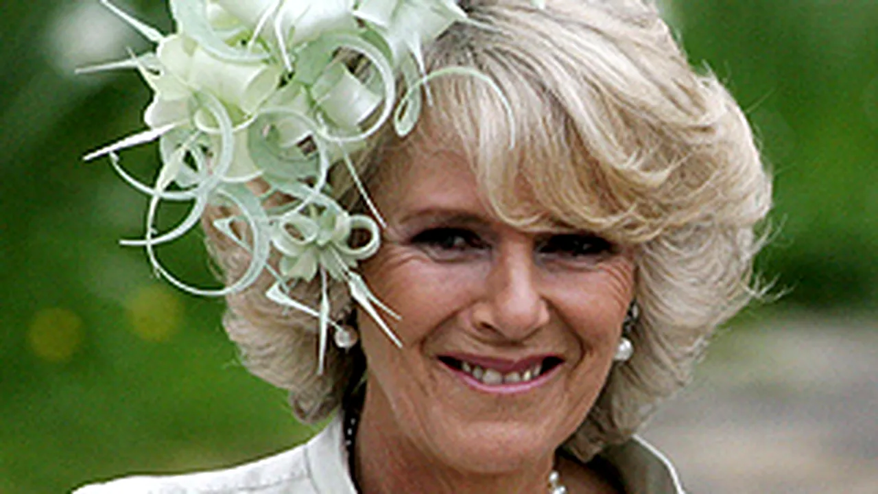 Soţia prinţului Charles, fotografiată având la mână o brăţară asemănătoare celor ale Cabalei