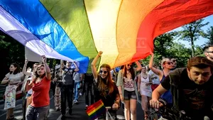 Peste 500 de persoane, la Marşul diversităţii. Accept: Societatea o ia înaintea politicienilor