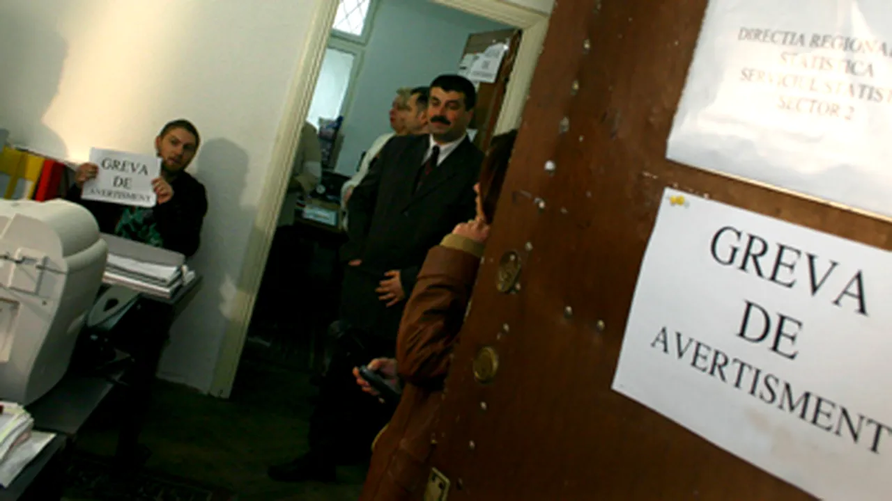 Funcţionarii publici, în grevă de avertisment