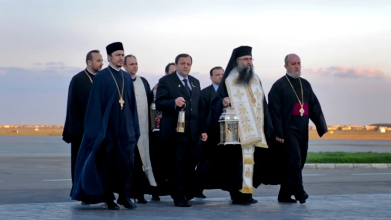 Lumina Sfântă de la Ierusalim, adusă la Suceava - VIDEO, GALERIE FOTO