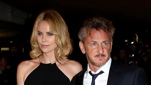 Charlize Theron şi Sean Penn vor să adopte un copil împreună