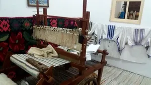 GALERIE FOTO Muzeu unic, realizat într-o şcoală, din obiecte tradiţionale vechi de 200 de ani