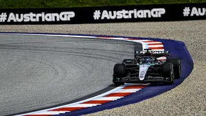 Russell câştigă GP-ul Austriei după coliziunea dintre Norris şi Verstappen