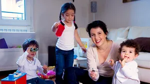 Dădacele din Marea Britanie desfid recesiunea: Prinţii saudiţi şi oligarhii ruşi vor o Mary Poppins pentru copiii lor