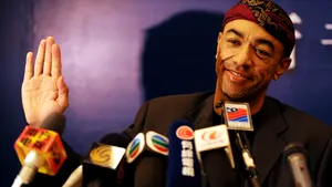 Un frate vitreg al lui Obama afirmă că tatăl lor era o persoană violentă