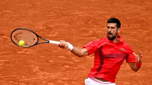 Djokovic a făcut din nou istorie la Roland Garros cu a 19-a calificare în sferturi